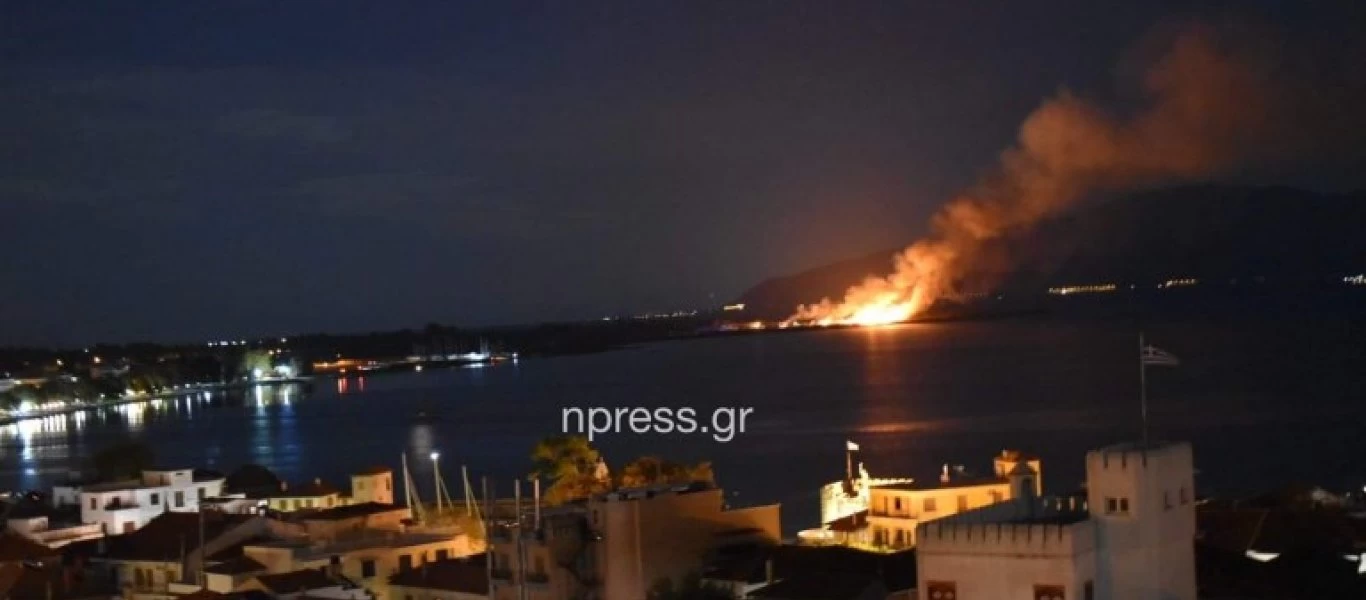 Ναύπακτος: Μεγάλη φωτιά σε εργοστάσιο (φώτο-βίντεο)